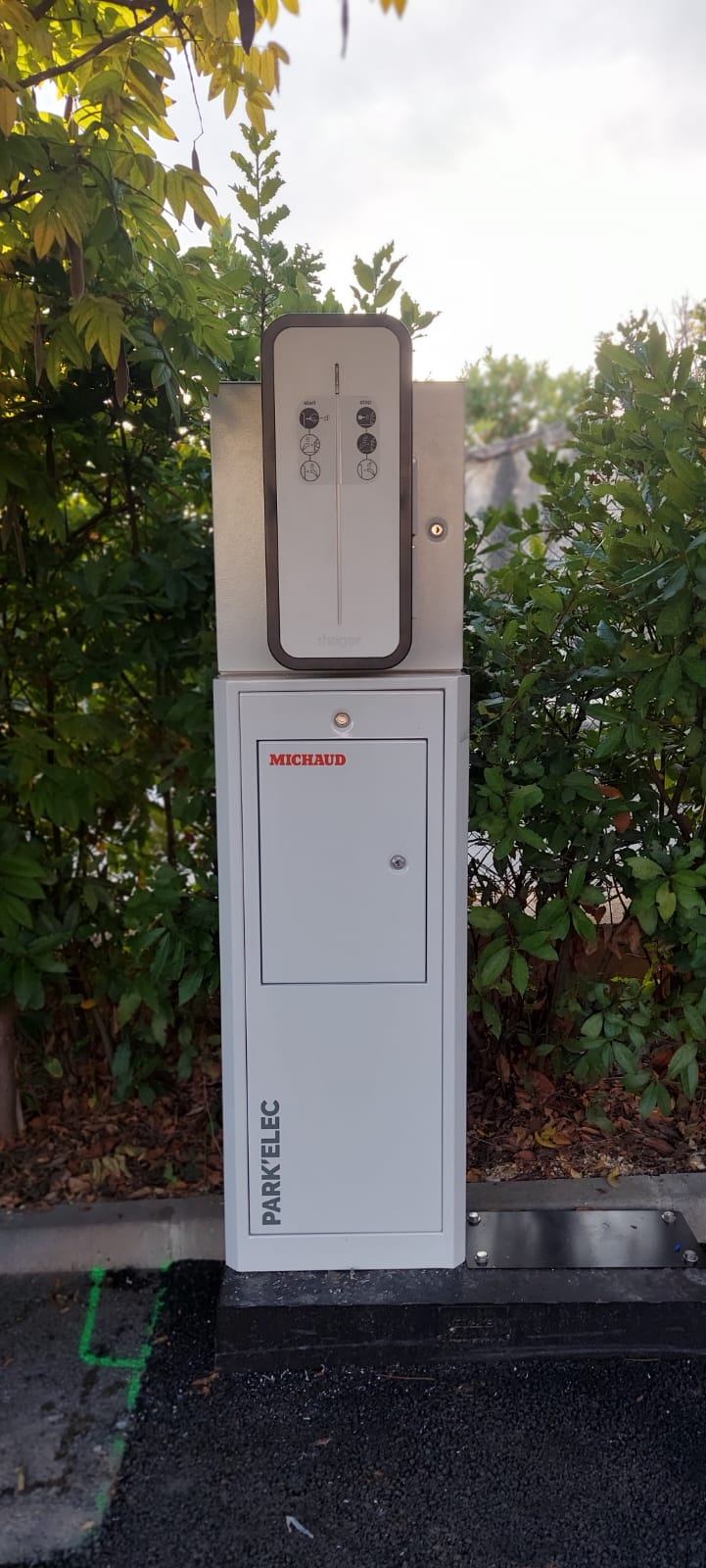 Armoire PARKY ELEC — Alimentation borne entreprise