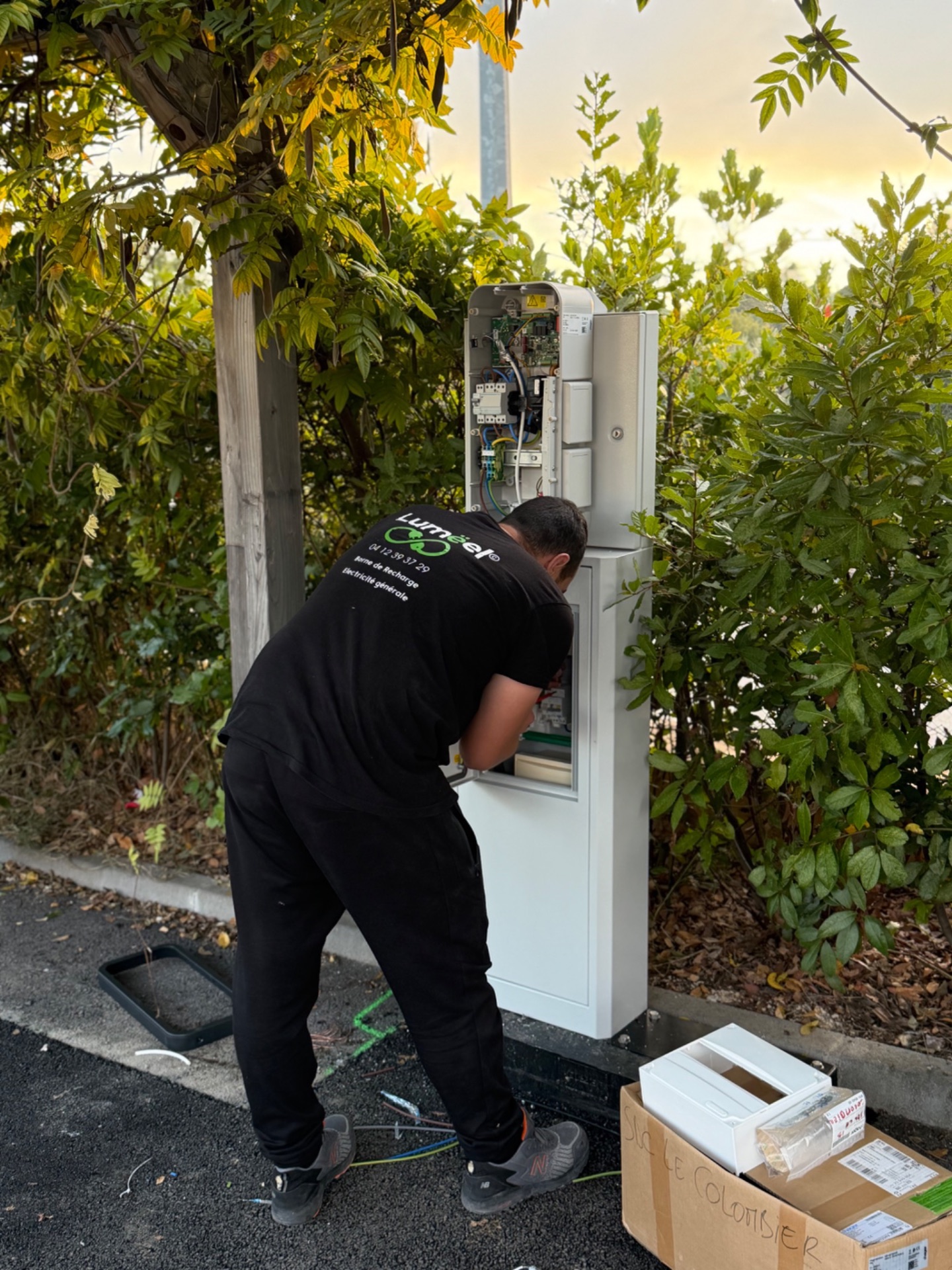 Colonne de distribution — Parking entreprise