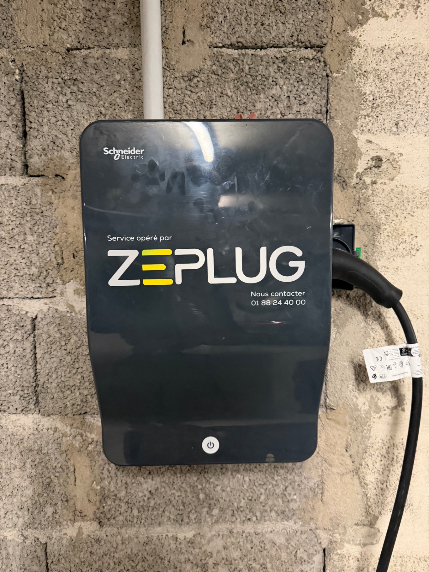 Borne Zeplug Schneider Electric installée en copropriété par Lumëel